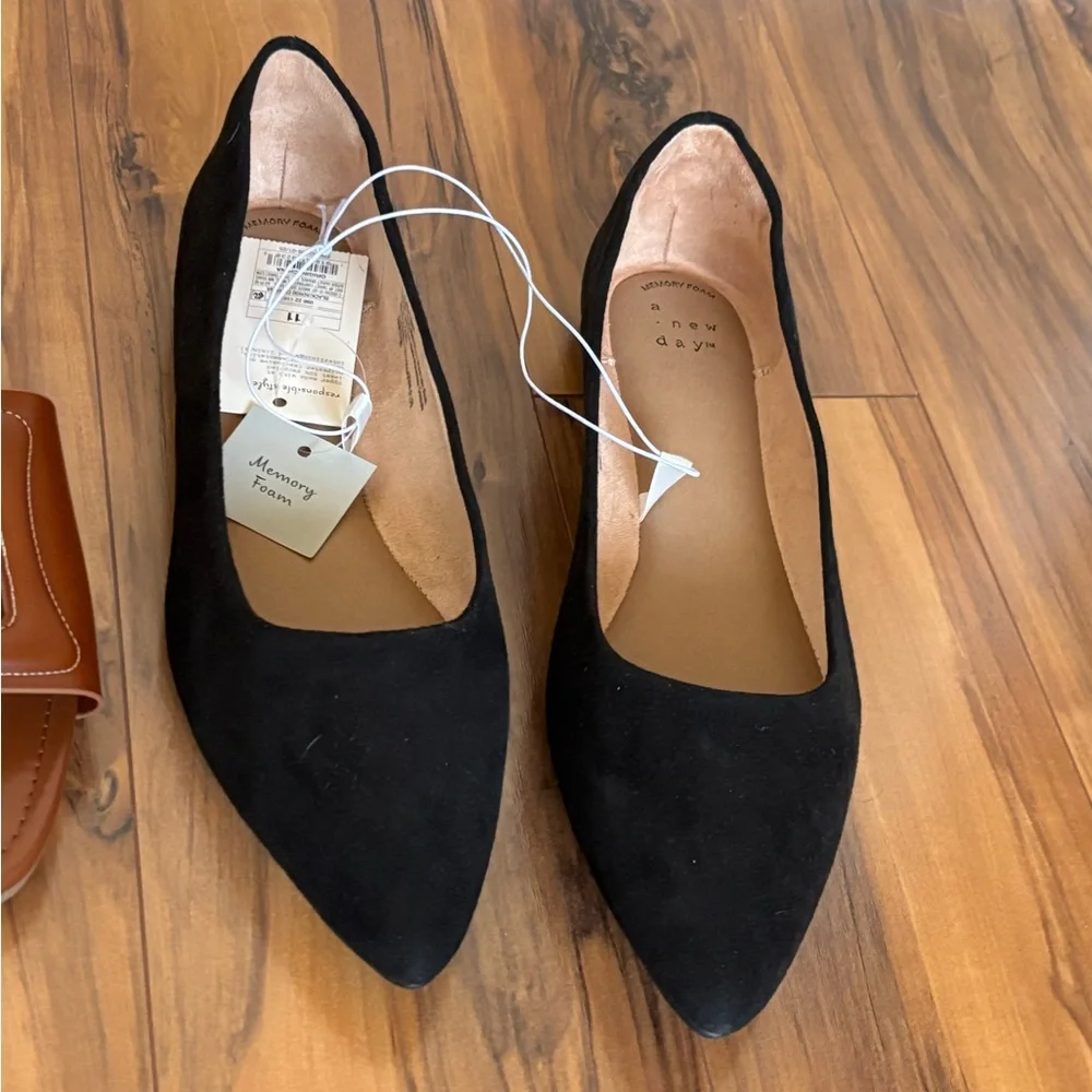 A New Day Camel Cognac Sandals Black Suede Pointed Flats size 11 - Picture 2 of 9